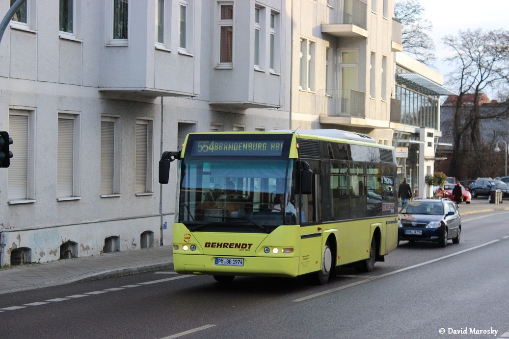 22.12.2013 ein Neoplan Midi der Firma Behrendt kommt grade aus der Potsdamer Straße (BRB).