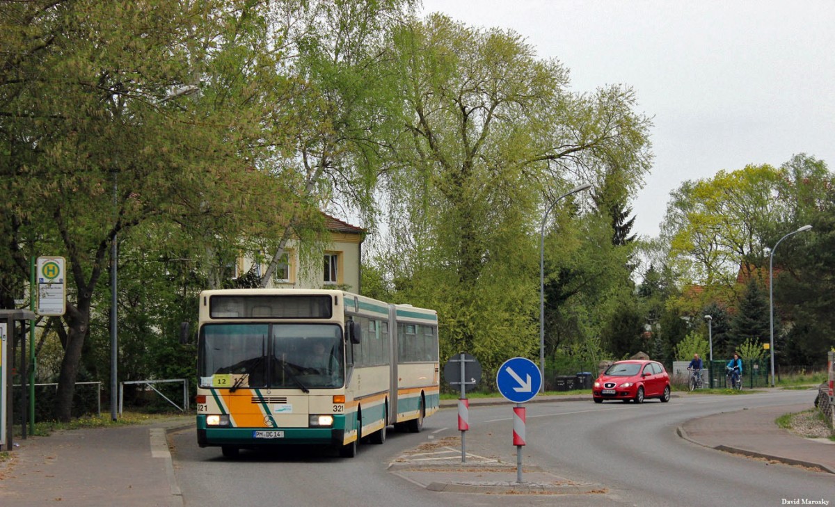 24. April 2015 in Brandenburg, Krakauer Vorstadt. Der ehemalige Göttinger 321 auf dem Weg in Richtung Lehnin. (O 405G)
