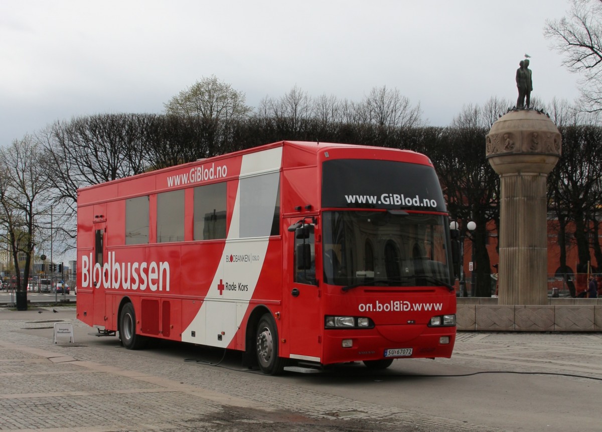 25.3.2015 Oslo. Volvo Bluspendebus am Hauptbahnhof. Beim Bustyp bitte helfen