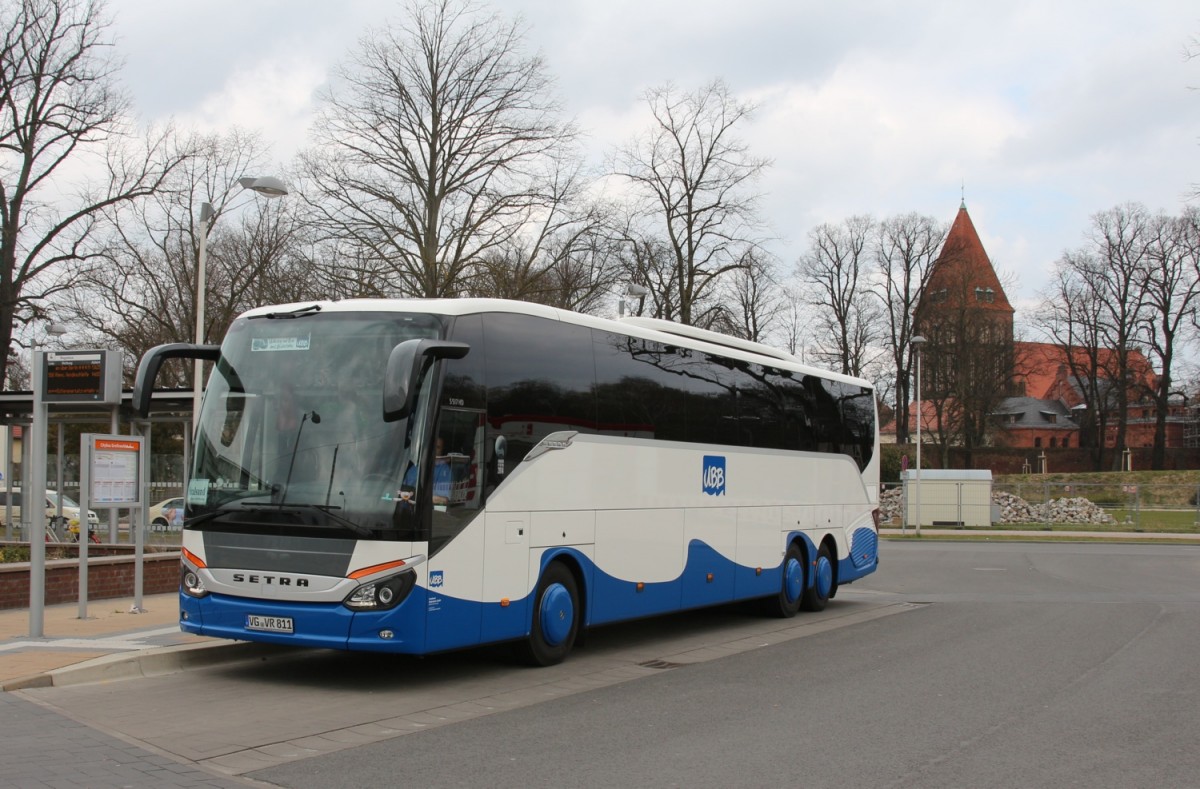 28.3.2015 Greifswald, Bahnhofsvorplatz. Setra S 500. Bus der Usedomer Bäderbahn als Schienenersatzverkehr nach Stralsund Hbf.