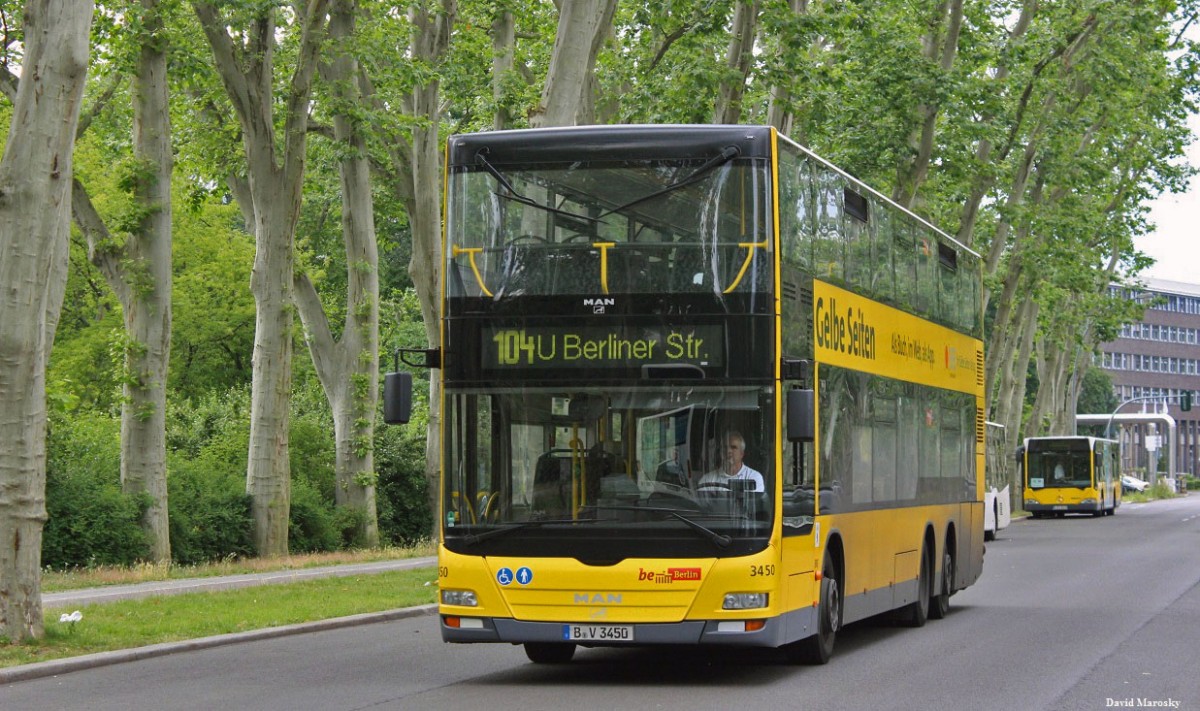 3450 der BVG (DL)vor dem S Treptower Park 27.06.2015