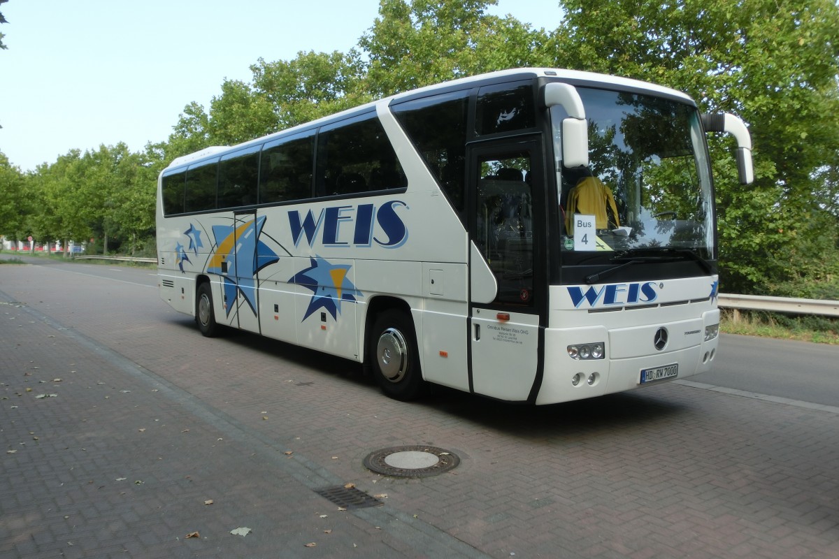 4 Busse von Omnibus Reisen Weis standen am 08.09.2014 in Deidesheim. Hier ein Mercedes Benz Tourismo 