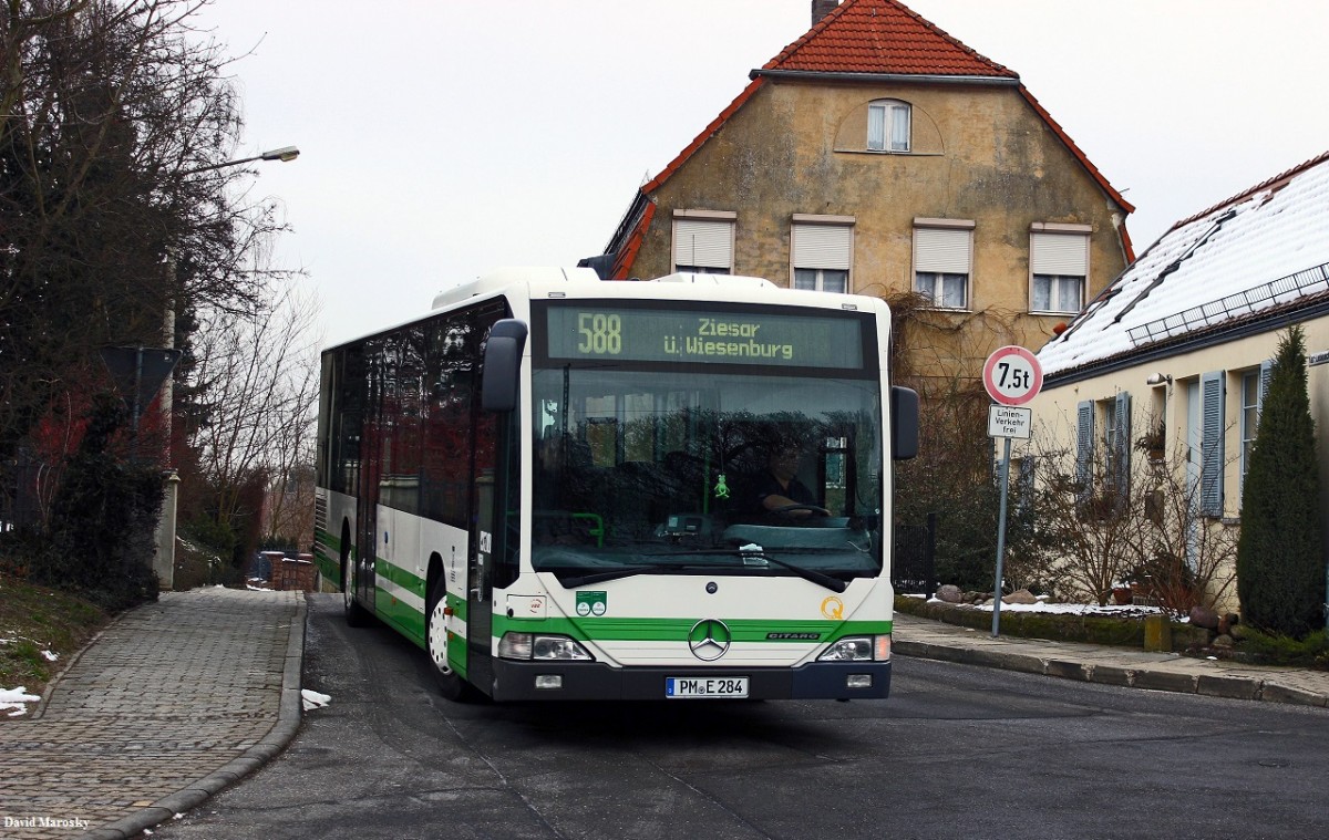 6. Februar 2015 - Bad Belzig, Karl-Liebknecht-Straße PM-E 284 (Citaro I Ü) auf der Linie 588.