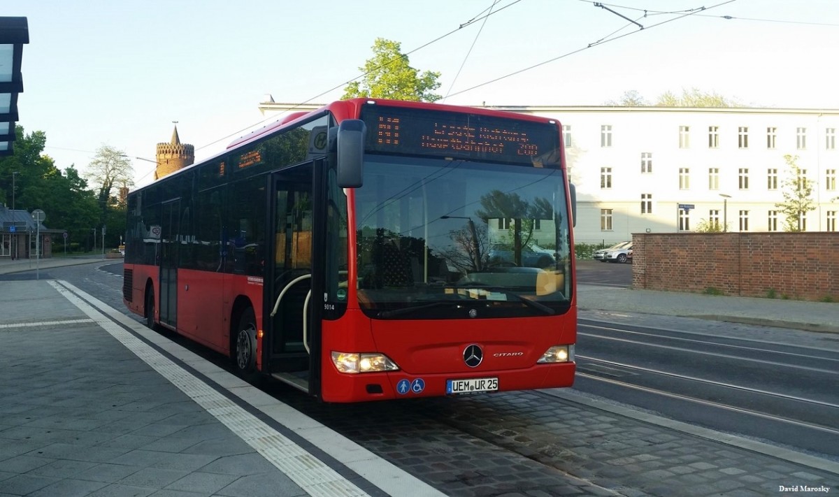 7. Mai 2015 - Brandenburg, Nicolaiplatz. Auf Linie N1 fährt dieser Mercedes-Benz Citaro II der Firma Uecker-Randow Bus. Zuvor kam der Bus ein Jahr lang in Österreich bei Firma Blaguss in Wien zum Einsatz. 