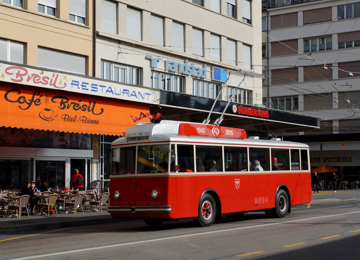 75 Jahre Trolleybus Biel. Oldtimerfahrten mit dem Bus 21 auf einer spezielle Route in Biel am 24. Oktober 2015.
Foto: Walter Ruetsch
