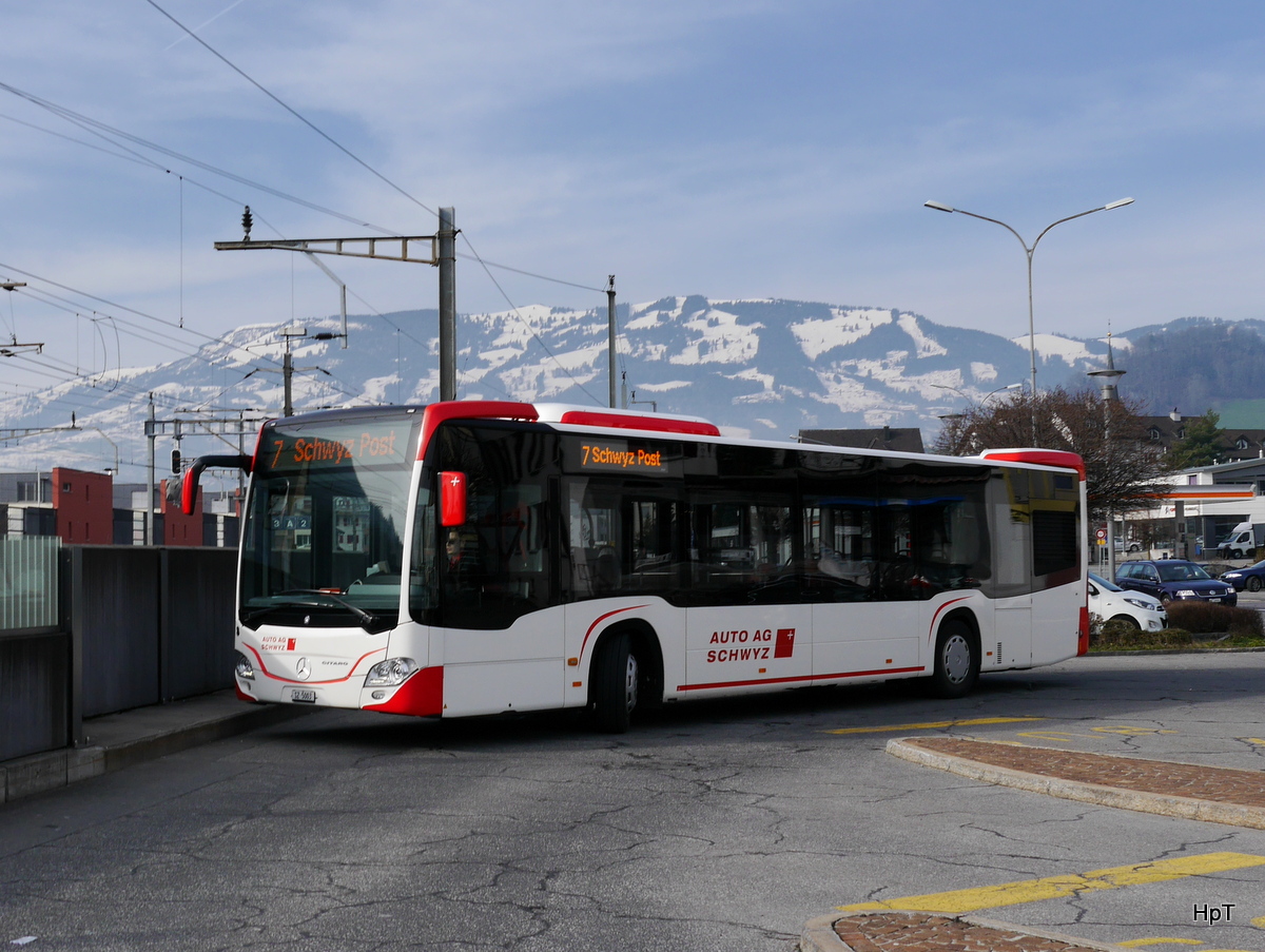 AAGS - Mercedes Citaro Nr.3  SZ 5003 bei den Haltestellen beim Bahnhof in Schwyz am 27.02.2016