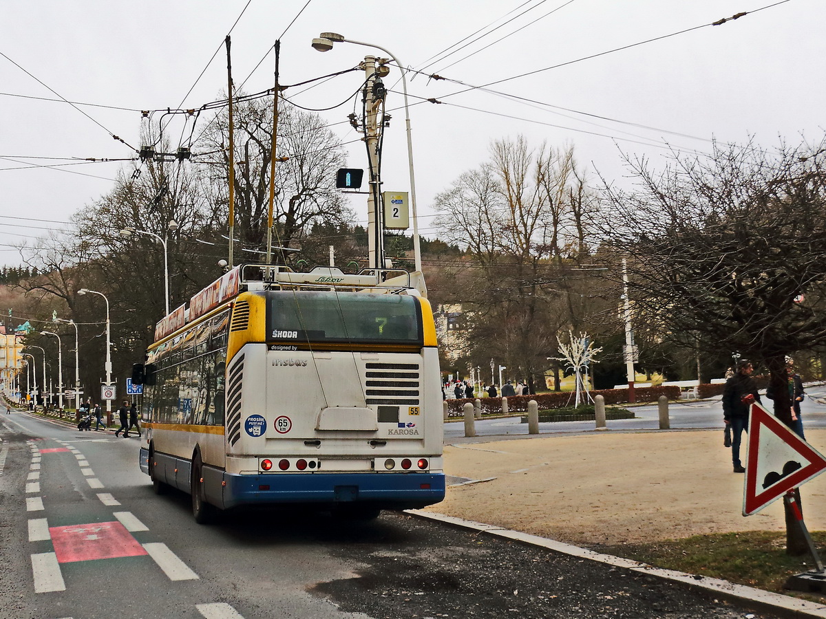 Abfahrt eines Stadtbus in Marienbad der Linie 7 von  der Haltestelle Centrum am 22. Februar 2020.
