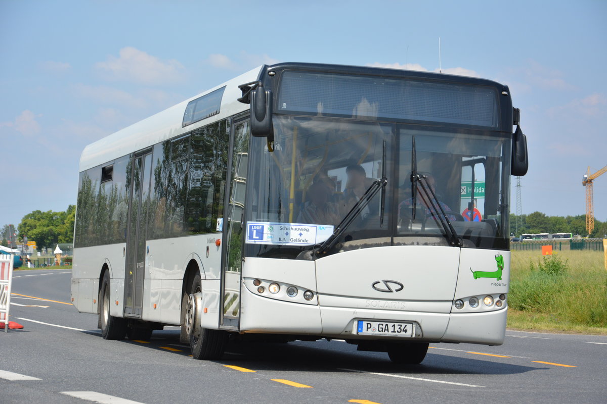 Am 04.06.2016 fährt P-GA 134 für die ILA 2016 auf der ILA Sonderlinie L zwischen S-Bahnhof Schichauweg und ILA-Gelände. Aufgenommen wurde ein Solaris Urbino 12 Ü.