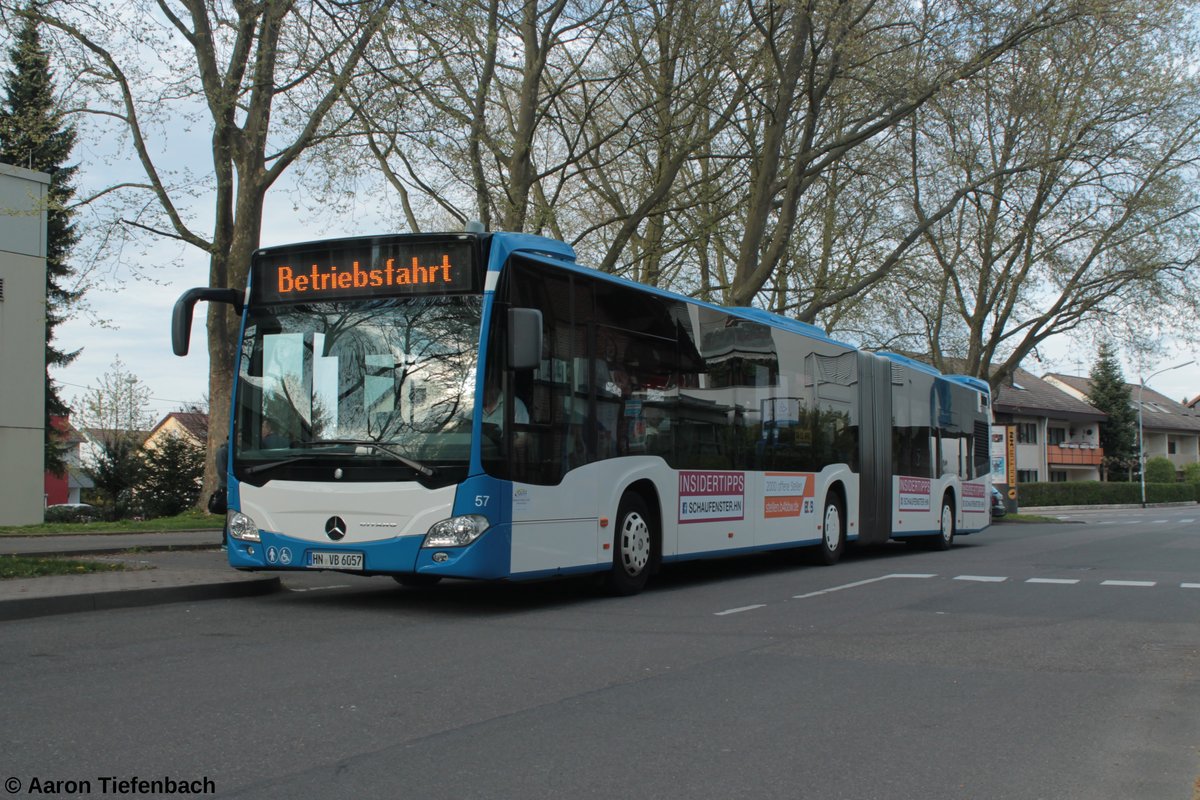 Am 12.04.2017 habe ich Wagen 57 mit dem Kennzeichen 'HN-VB 6057' an der Haltestelle 'Stauwehrhalle' in Horkheim ablichten lassen. Der Bus kam wenige Sekunden vorher als Linie 31 an und machte sich nach dem Bild auf den Weg auf den Betriebshof um den verdienten Feierabend antreten zu können.