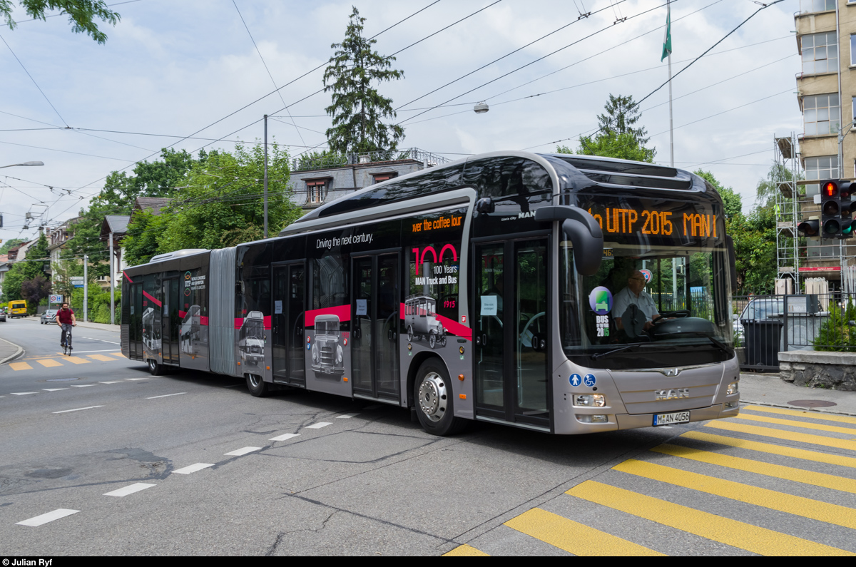 Am 16.06.2015 fanden in Bern Testfahrten mit Bussen verschiedener Hersteller statt. Die Ergebnisse flossen in die Bewertung der Offerten ein und waren schliesslich mitbestimmend für den Entschluss, welche Fahrzeuge beschafft werden.
Ein 5-türiger MAN Dieselbus in der Nähe der BERNMOBIL-Garage Eigerplatz.