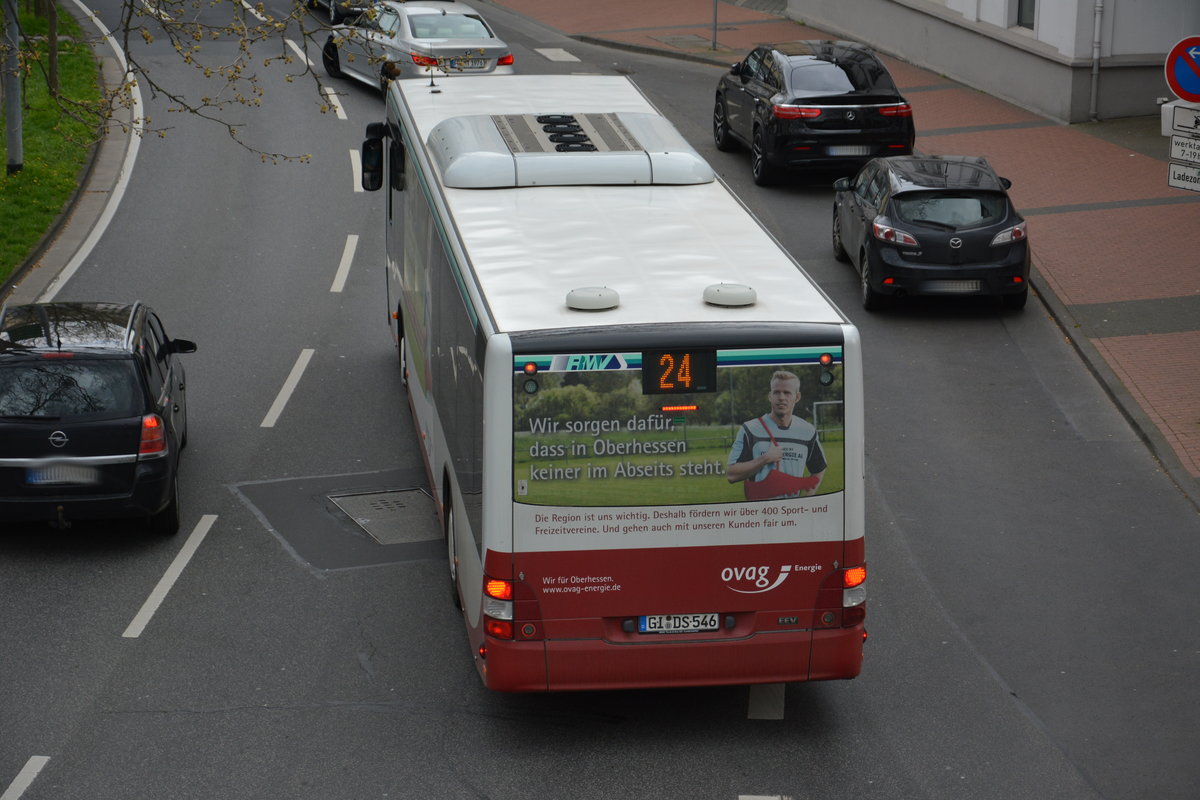 Am 19.04.2016 fährt GI-DS 546 auf der Linie 24 durch Gießen. Aufgenommen wurde ein MAN Lion's City Ü.
