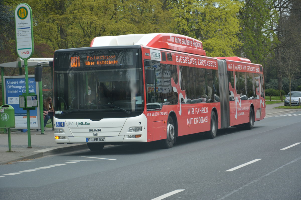 Am 19.04.2016 fährt GI-MB 507 auf der Linie 801 durch Gießen. Aufgenommen wurde ein MAN Lion's City G CNG / Gießen Nahrungsberg.
