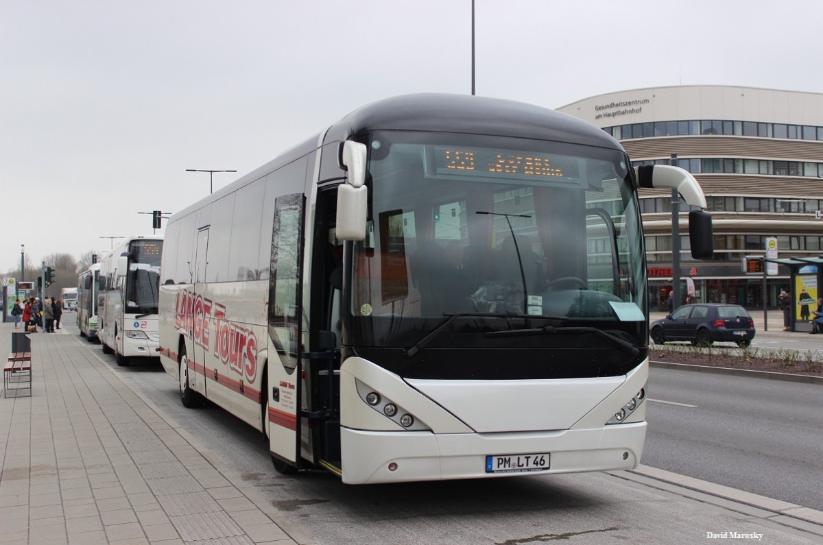 Am 26.03.2015 konnte ich am Brandenburger HBF diesen Neoplan Trendliner der Firma Lange Tours aufnehmen.