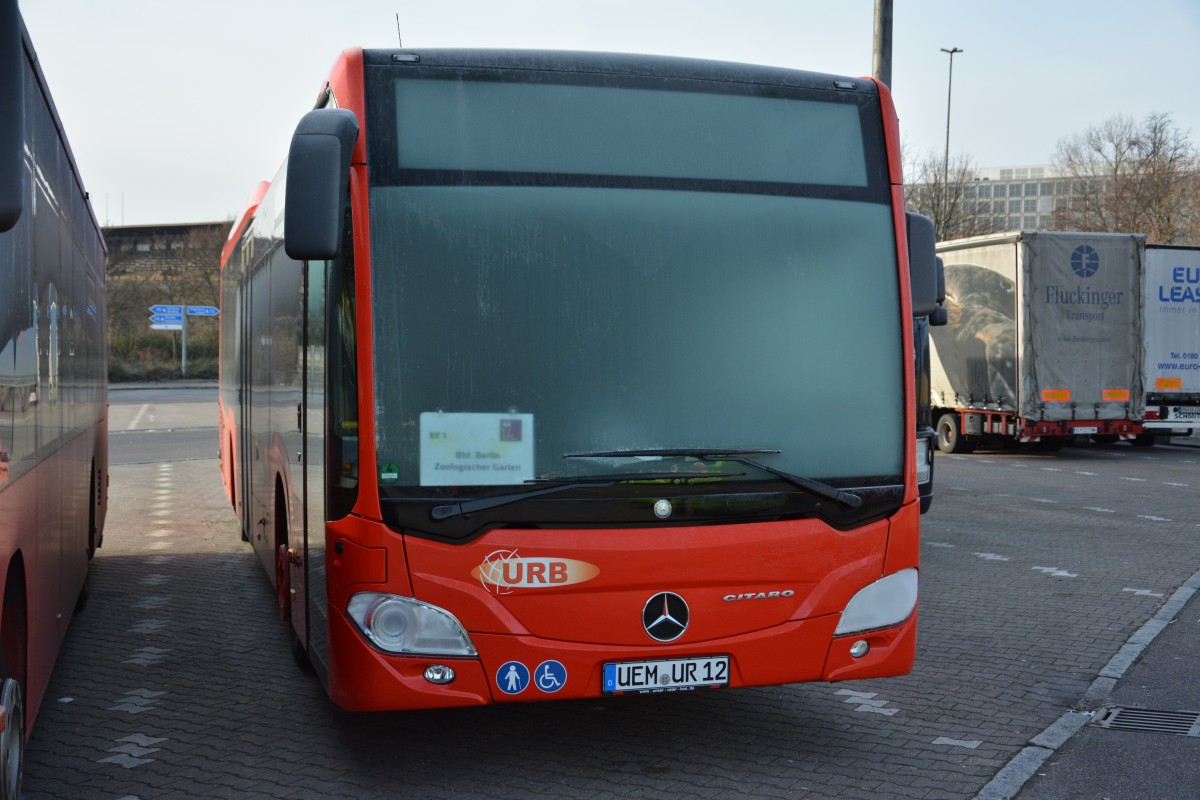 Am 27.12.2014 steht UEM-UR 12 (Mercedes Benz Citaro) abgestellt auf dem Parkplatz an der Avus in Berlin.
