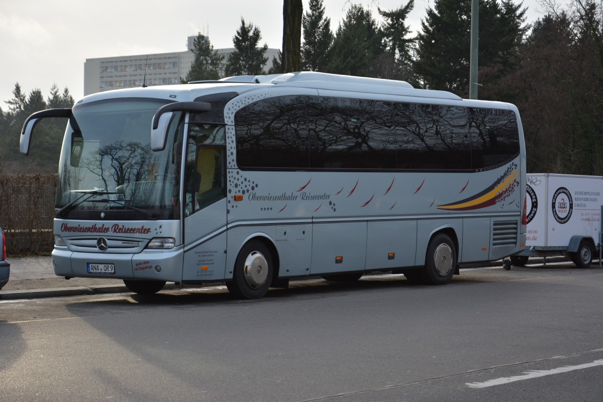 ANA-OR 9 steht am 17.01.2015 an der Olympischen Straße in Berlin. Aufgenommen wurde ein Mercedes Benz O 510 Tourino.
