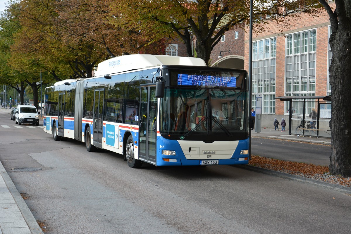ASW 153 (MAN Lion's City CNG) auf der Stadtlinie 4 am Busbahnhof in Västerås am 17.09.2014.