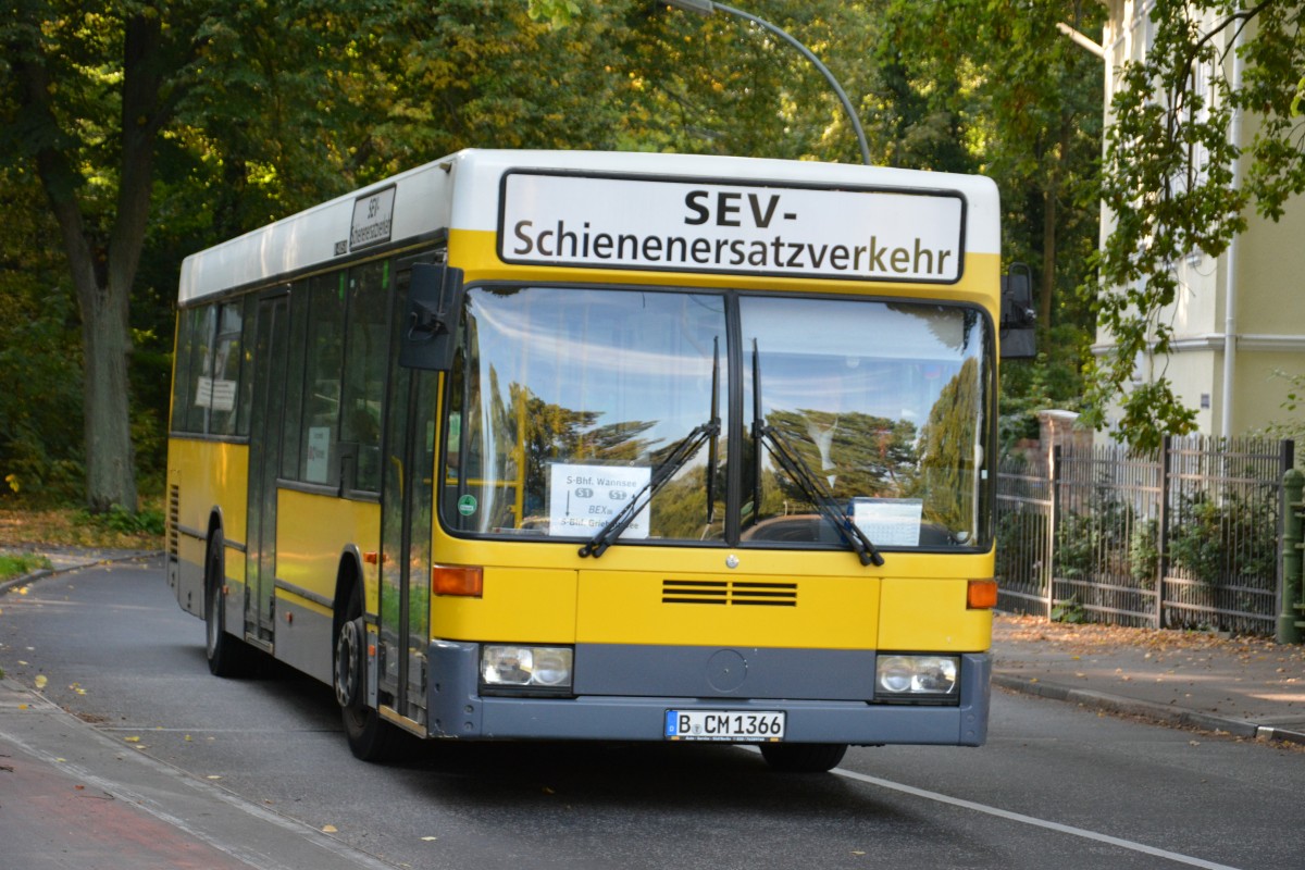 B-CM 1366 (Mercedes Benz O 405) auf SEV fahrt für die Berliner S-Bahn am 05.09.2014. Aufgenommen Neue Kreisstraße Berlin/Kohlhasenbrück.
