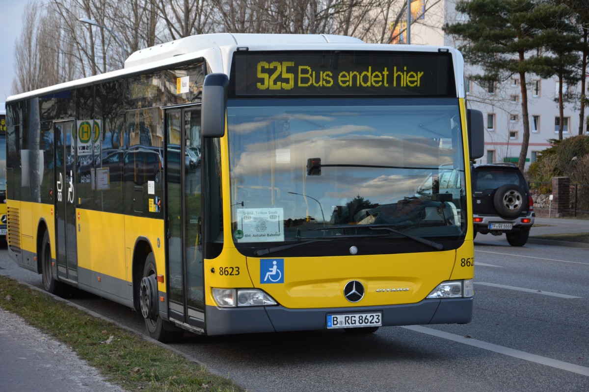 B-RG 8623 steht zur Abfahrt als SEV bereit. Aufgenommen am 16.02.2014 S - Bahnhof Teltow Stadt. 