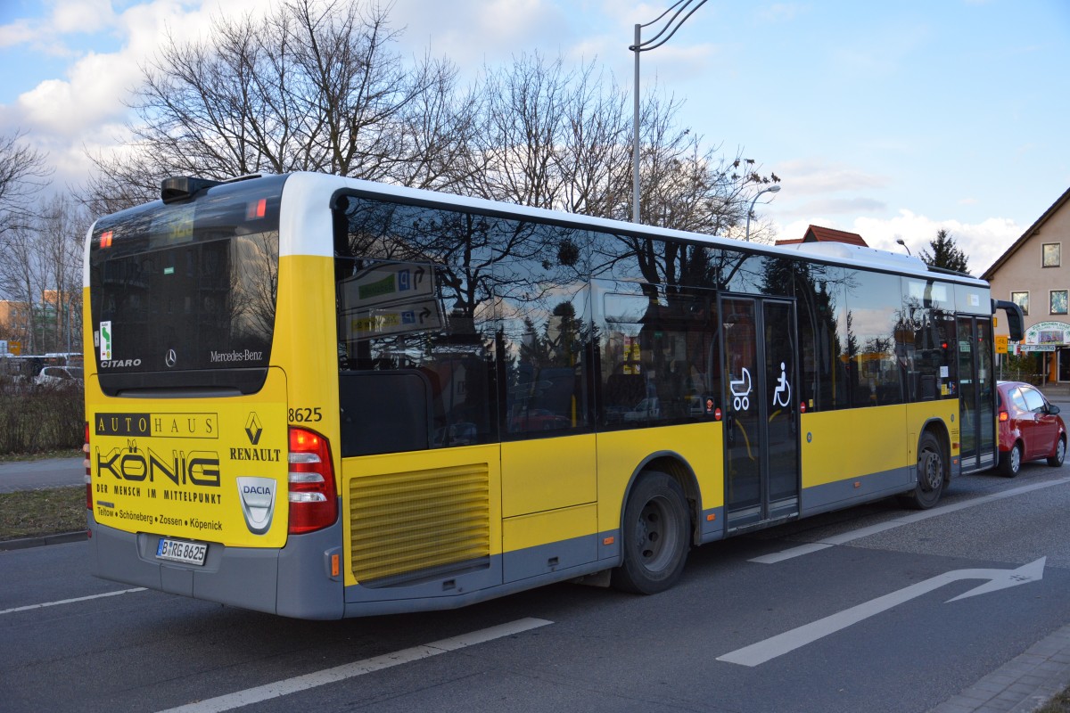 B-RG 8625 auf der Linie S25 als SEV unterwegs. Aufgenommen am 16.02.2014 S - Bahnhof Teltow Stadt. 