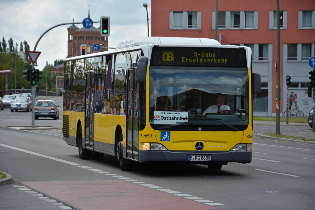 B-RG 8659 am 16.08.2014 auf SEV Fahrt zwischen Ostbahnhof und Friedrichstraße.