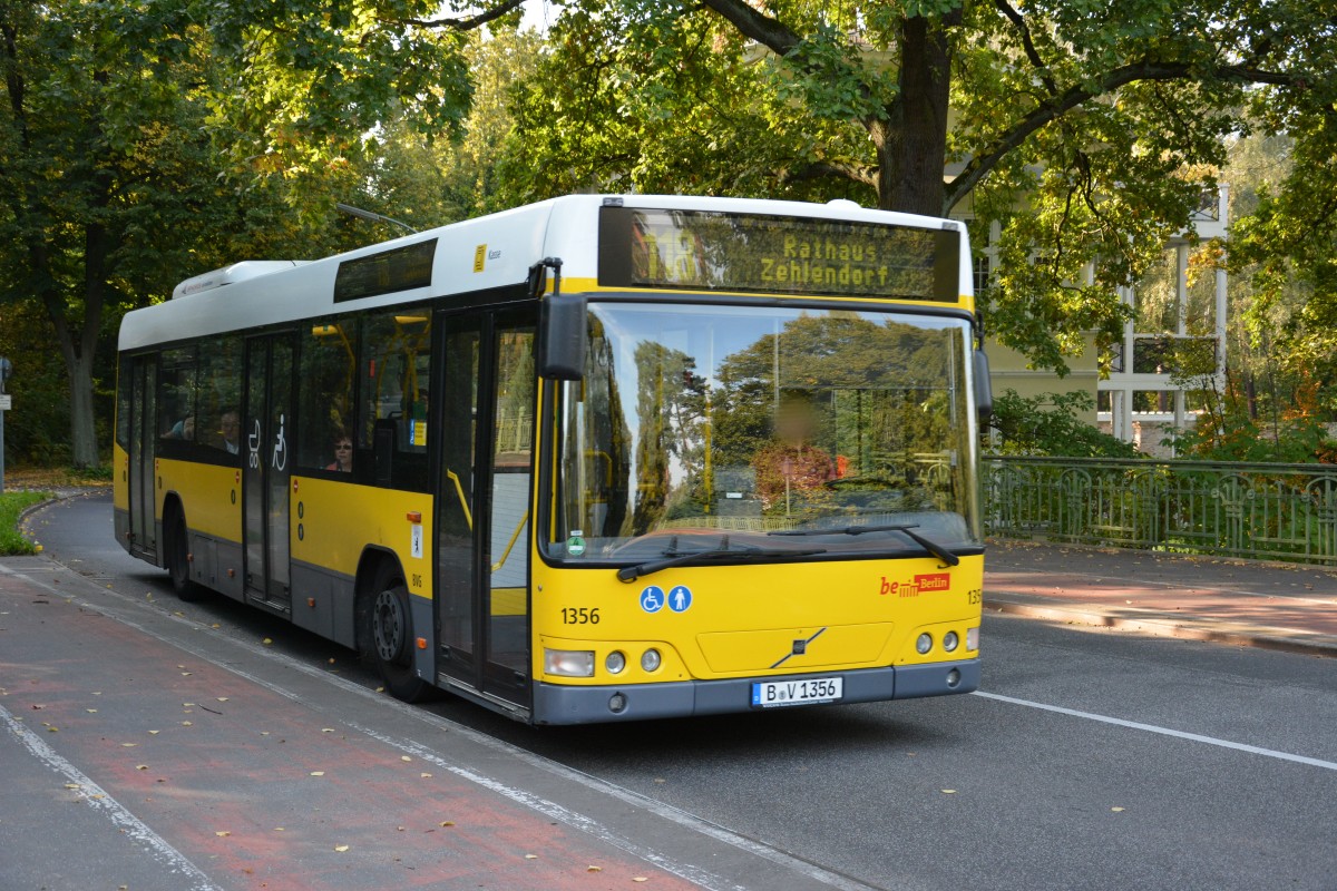 B-V 1356 (Volvo 7000) am 05.09.2014 auf der Linie 118 zum Rathaus Zehlendorf. Aufgenommen Neue Kreisstraße Berlin/Kohlhasenbrück.
