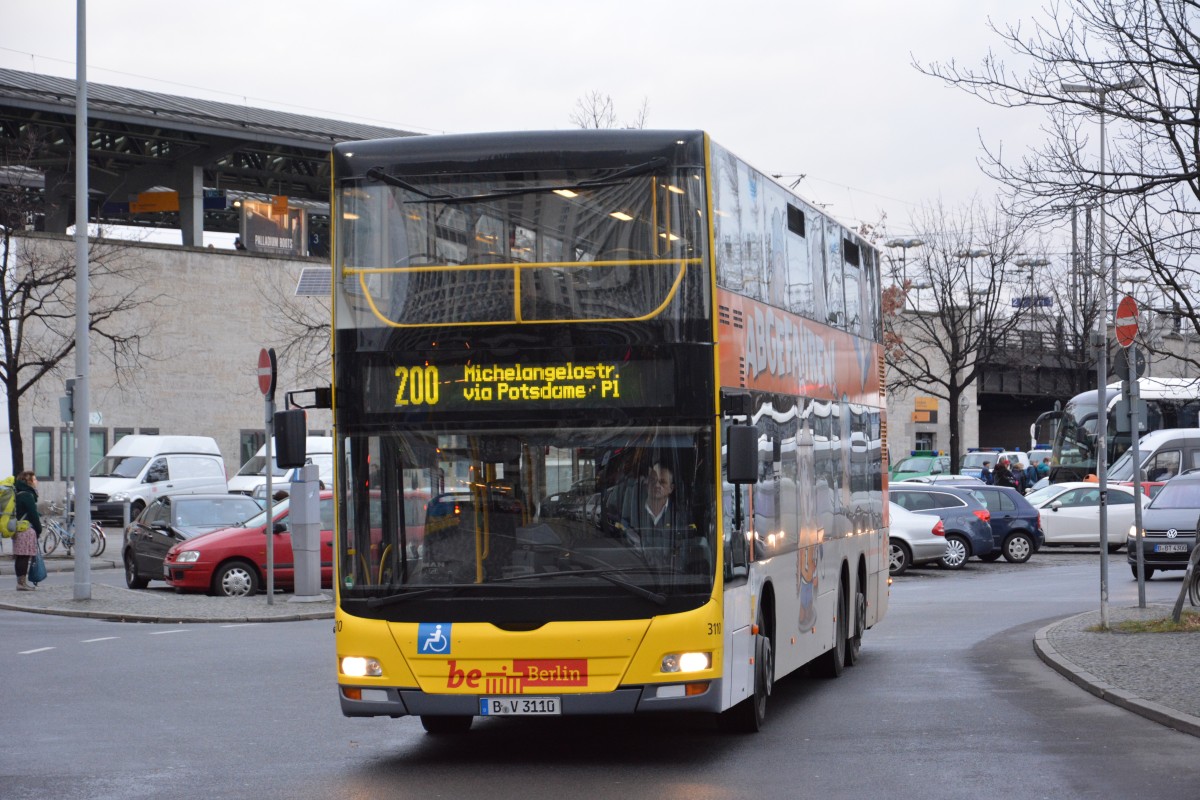 B-V 3110 wird als Linie 200 am Berliner Zoo  Bereitgestellt . 22.12.2013.