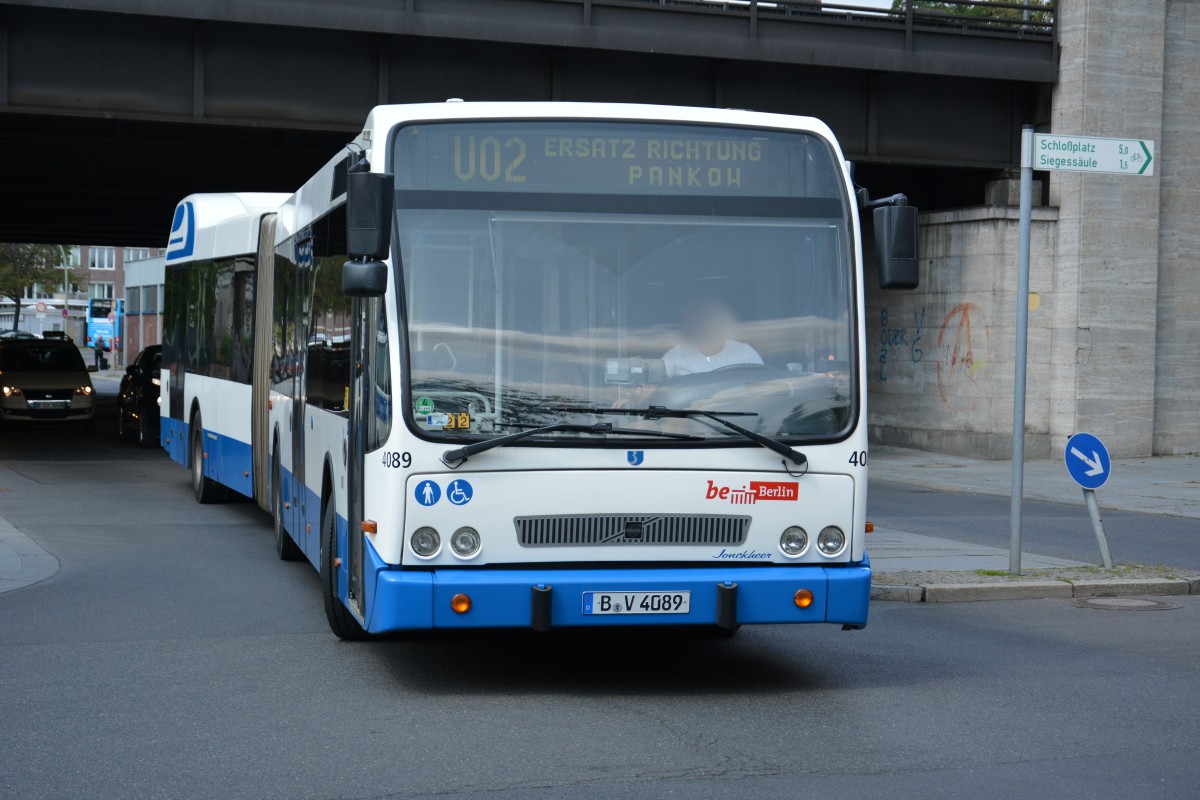 B-V 4089 (Volvo) fährt am 21.08.2014 auf der Linie U2 als SEV. Aufgenommen wurde ein Volvo, Berlin Zoologischer Garten.
