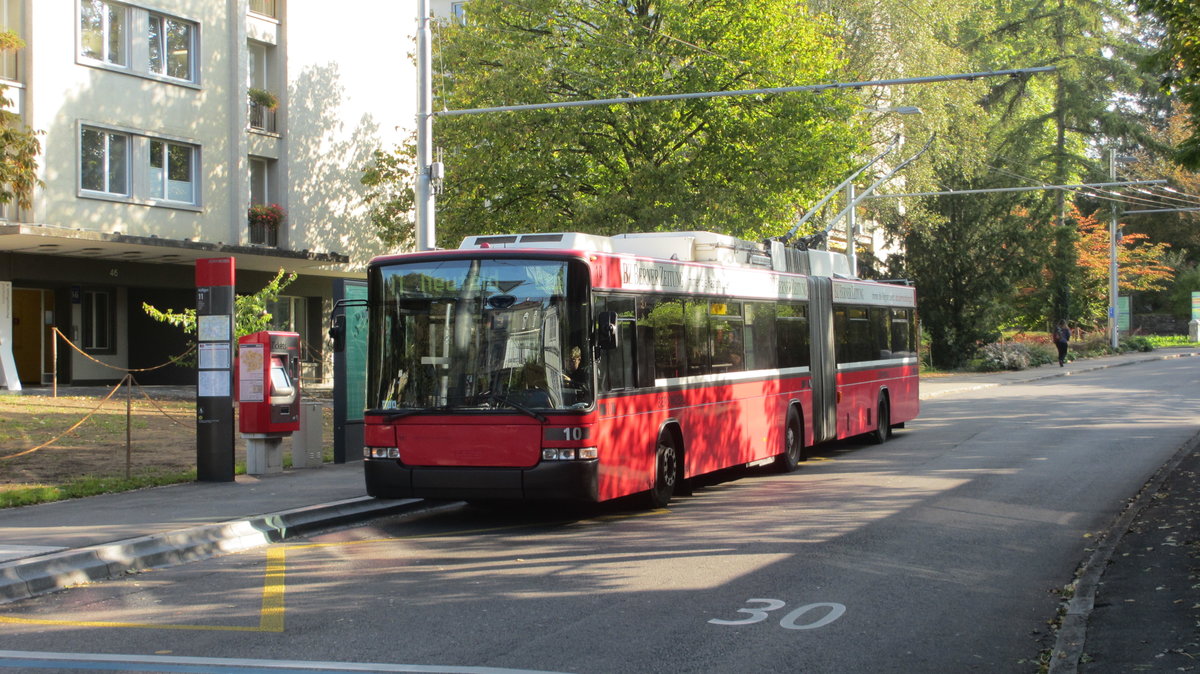 Bern Mobil Trolleybus 10 (NAW/Hess, SwTr2, 1999) am 12.10.2016 beim neuen Endziel der Linie 11 in Holligen.