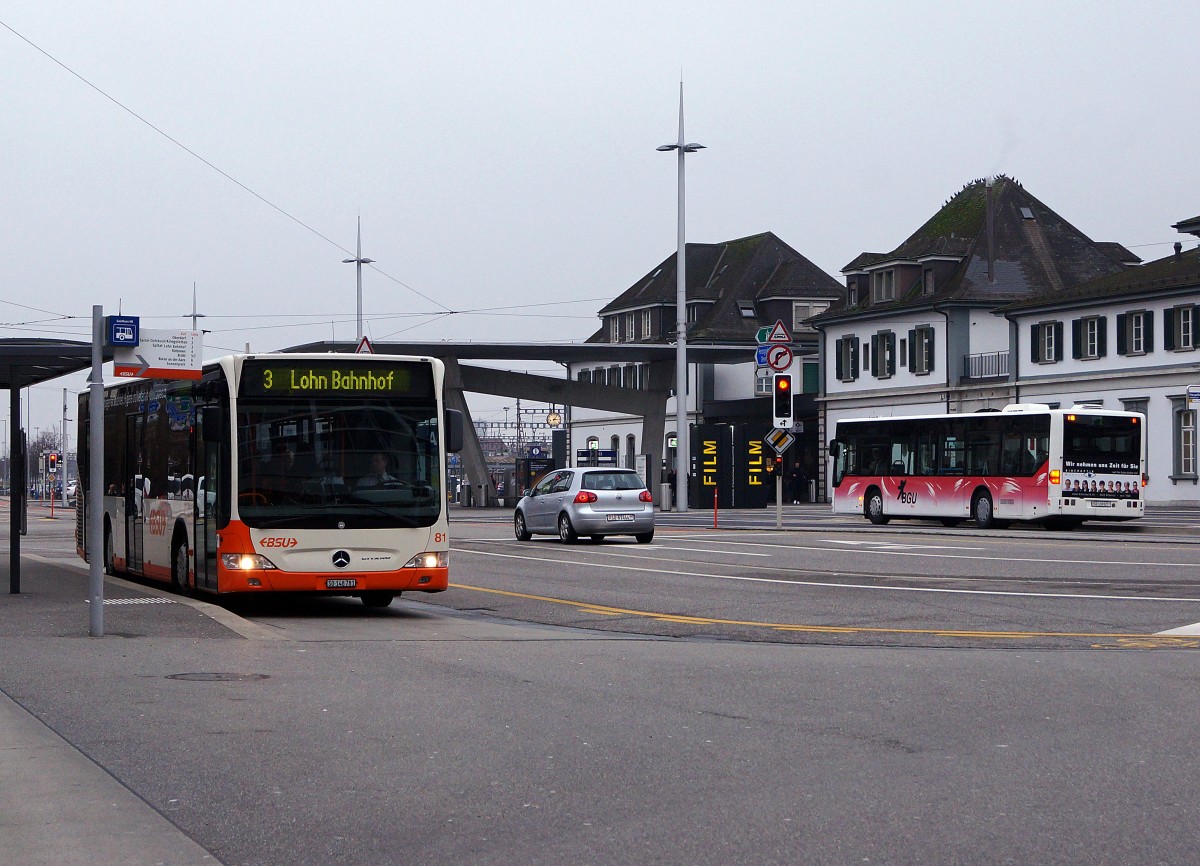 BGU/BSU: Begegnung zwischen Bussen von BGU und BSU auf dem Bahnhofplatz in Solothurn-HB am 18. Januar 2014.
Foto: Walter Ruetsch