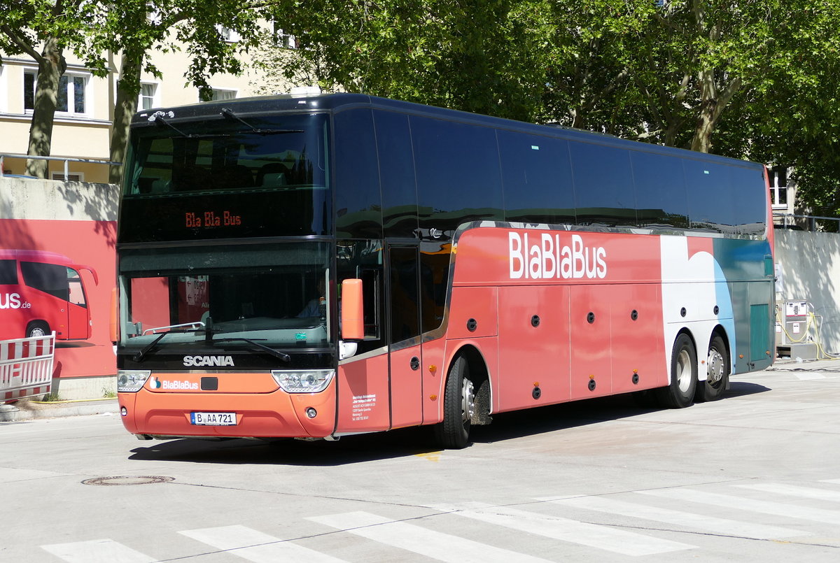 BlaBlaBus /Der Tempelhofer KG, mit einenem TX21 altano, bei seiner Ankunft am Berlin ZOB im July 2019.