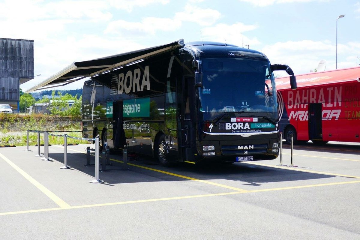 Bora Teamcar wärend dem Tour de Suisse Rennen am 17.6.17 in SchaffhauSen parkiert.
