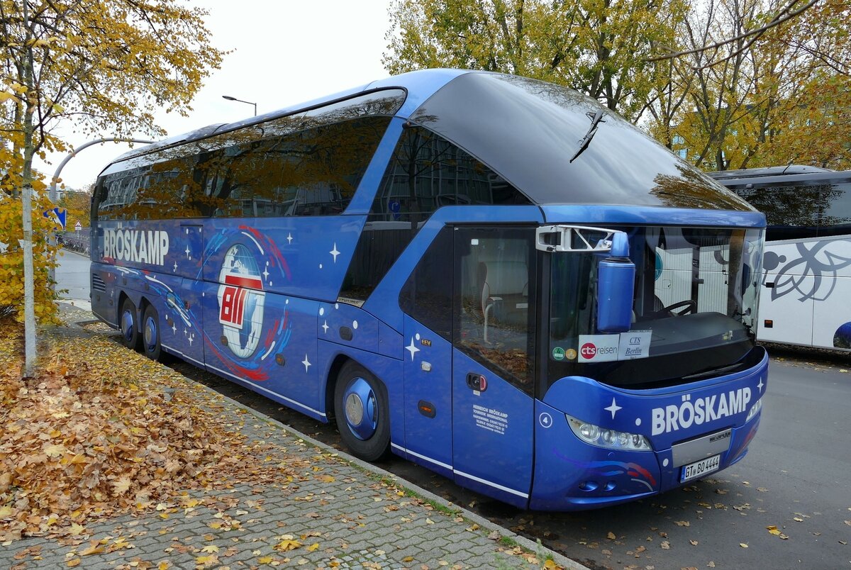 Bröskamp Touristik International BTI - Neoplan Starliner 2, Berlin im November 2021.