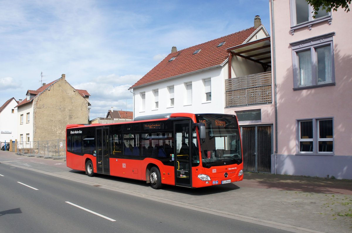 Bus Alzey: Mercedes-Benz Citaro C2 Ü vom Rhein-Nahe-Bus (Omnibusverkehr Rhein-Nahe / ORN), aufgenommen im Juni 2016 am Bahnhof in Alzey.