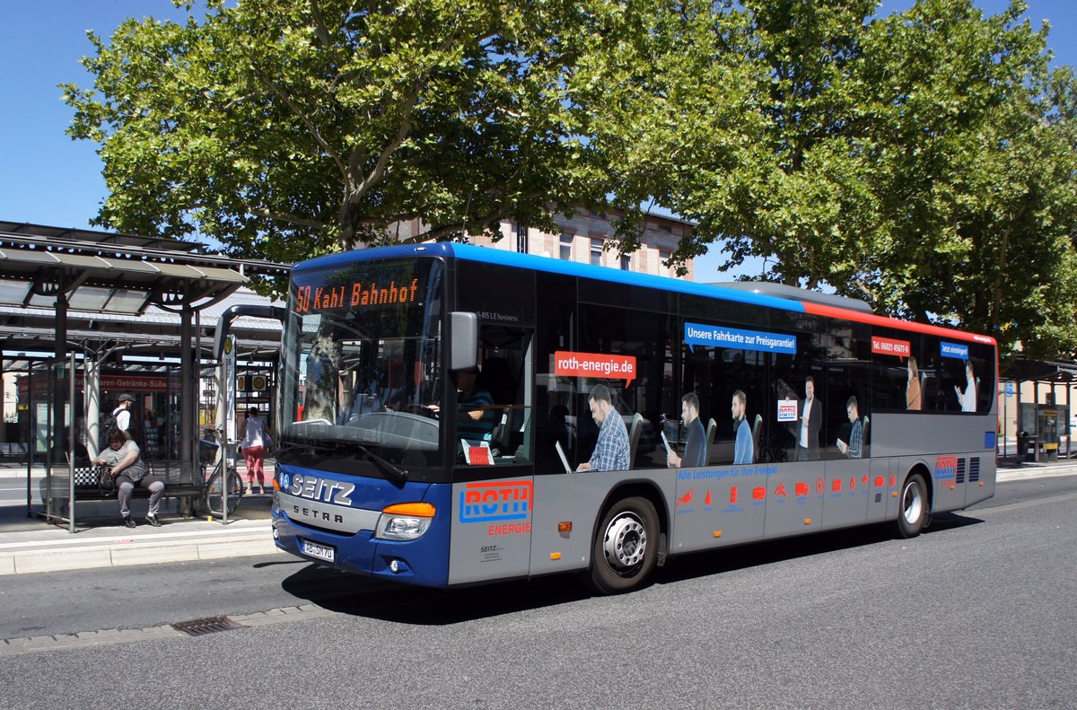 Bus Aschaffenburg / Verkehrsgemeinschaft am Bayerischen Untermain (VAB): Setra S 415 LE business von Seitz Reisen, aufgenommen Anfang Juli 2018 am Hauptbahnhof in Aschaffenburg.