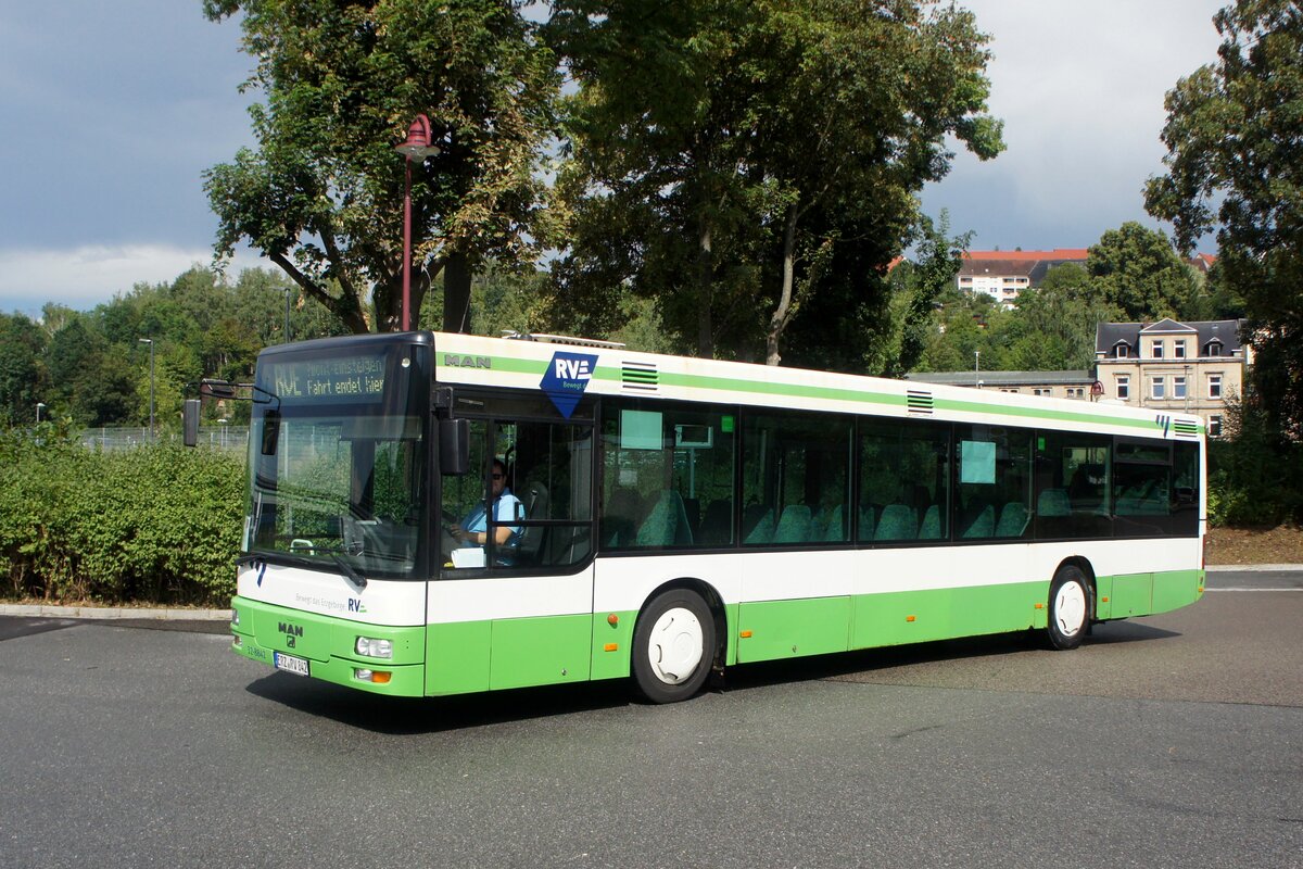 Bus Aue / Bus Erzgebirge: MAN NÜ (ERZ-RV 842) der RVE (Regionalverkehr Erzgebirge GmbH), aufgenommen im August 2023 am Bahnhof von Aue (Sachsen).