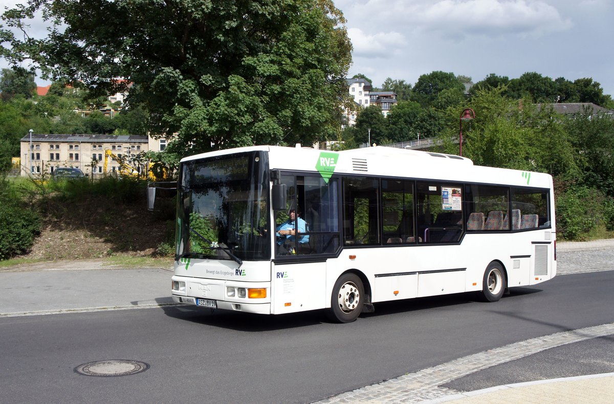 Bus Aue / Stadtbus Aue / Bus Erzgebirge: MAN / Göppel NM 223 (Vorserie) Midibus der RVE (Regionalverkehr Erzgebirge GmbH), aufgenommen im August 2017 am Bahnhof von Aue (Sachsen).