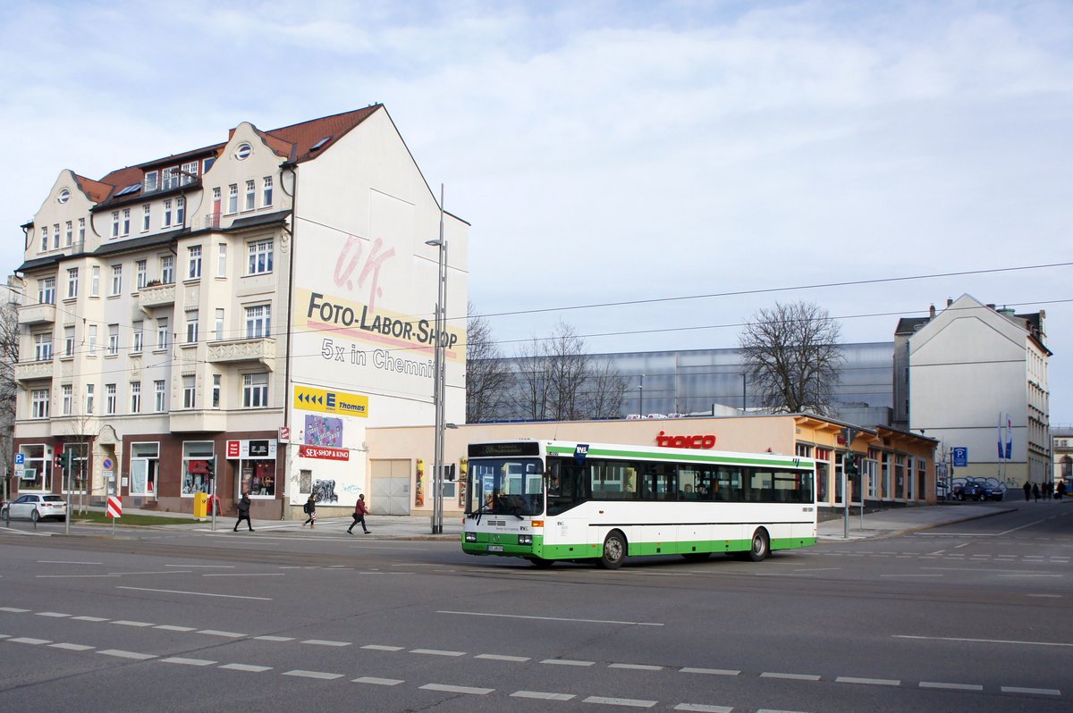 Bus Chemnitz: Mercedes-Benz O 407 der RVE (Regionalverkehr Erzgebirge GmbH), aufgenommen im Mrz 2017 am Omnibusbahnhof in Chemnitz.

