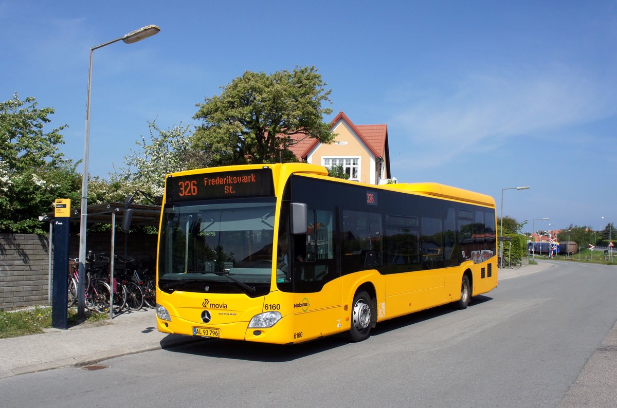 Bus Dänemark / Region Seeland / Region Sjælland: Mercedes-Benz Citaro C2 LE Ü - Wagen 6160 von Trafikselskabet Movia (Eigentümer Fahrzeug: Nobina Danmark), aufgenommen im Mai 2016 am Bahnhof von Hundested.