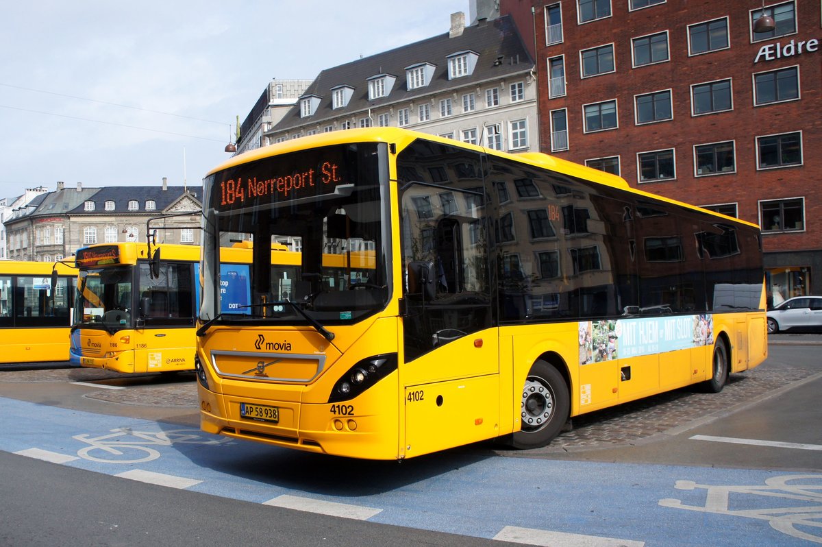Bus Dnemark / Region Seeland / Region Sjlland: Volvo 8900 LE - Wagen 4102 von Trafikselskabet Movia, aufgenommen im Mai 2016 in der Innenstadt von Kopenhagen.