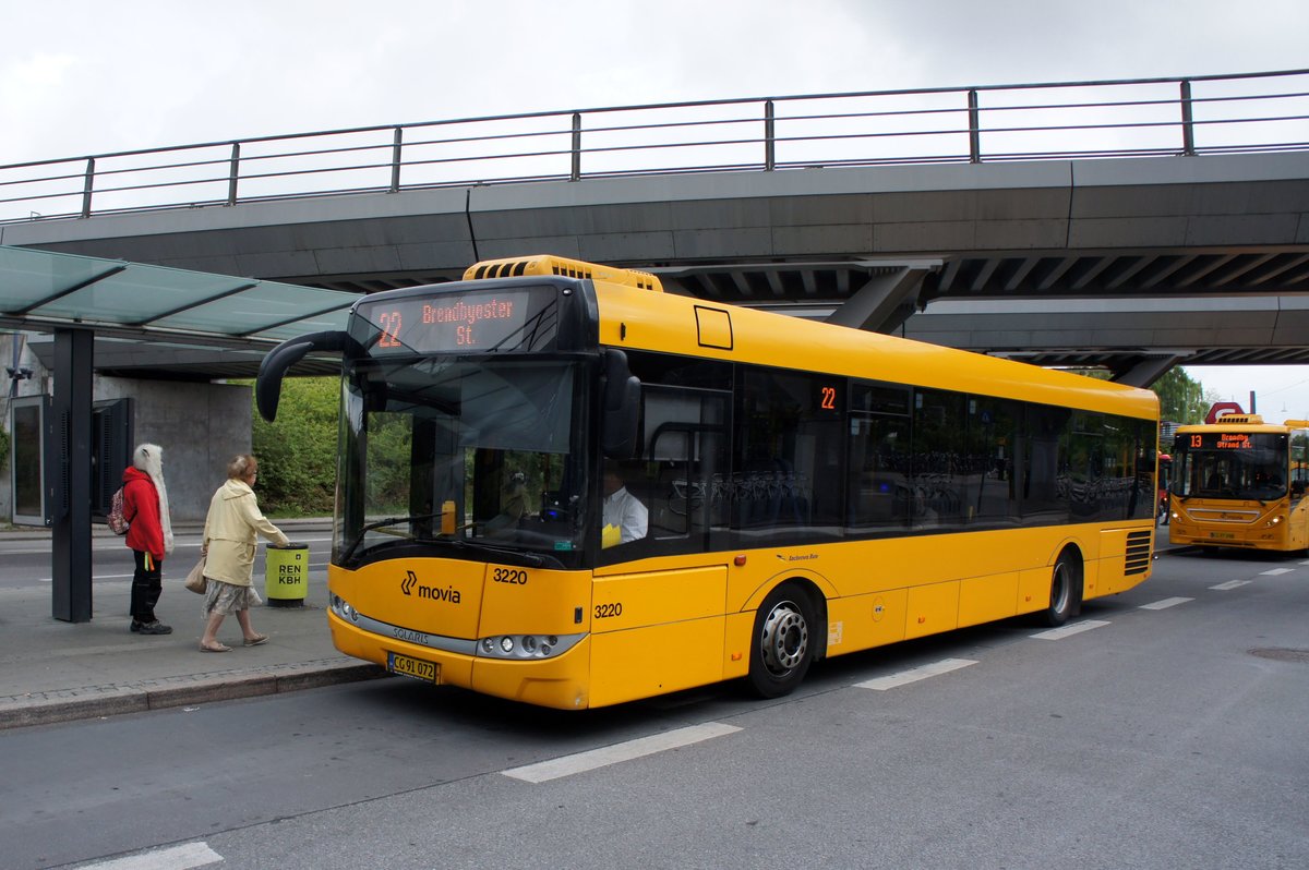 Bus Dänemark / Region Seeland / Region Sjælland: Solaris Urbino 12 - Wagen 3220 von Trafikselskabet Movia (Eigentümer Fahrzeug: Anchersen Rute), aufgenommen im Mai 2016 an der oberirdischen S- und U-Bahn - Station Flintholm in Kopenhagen. 