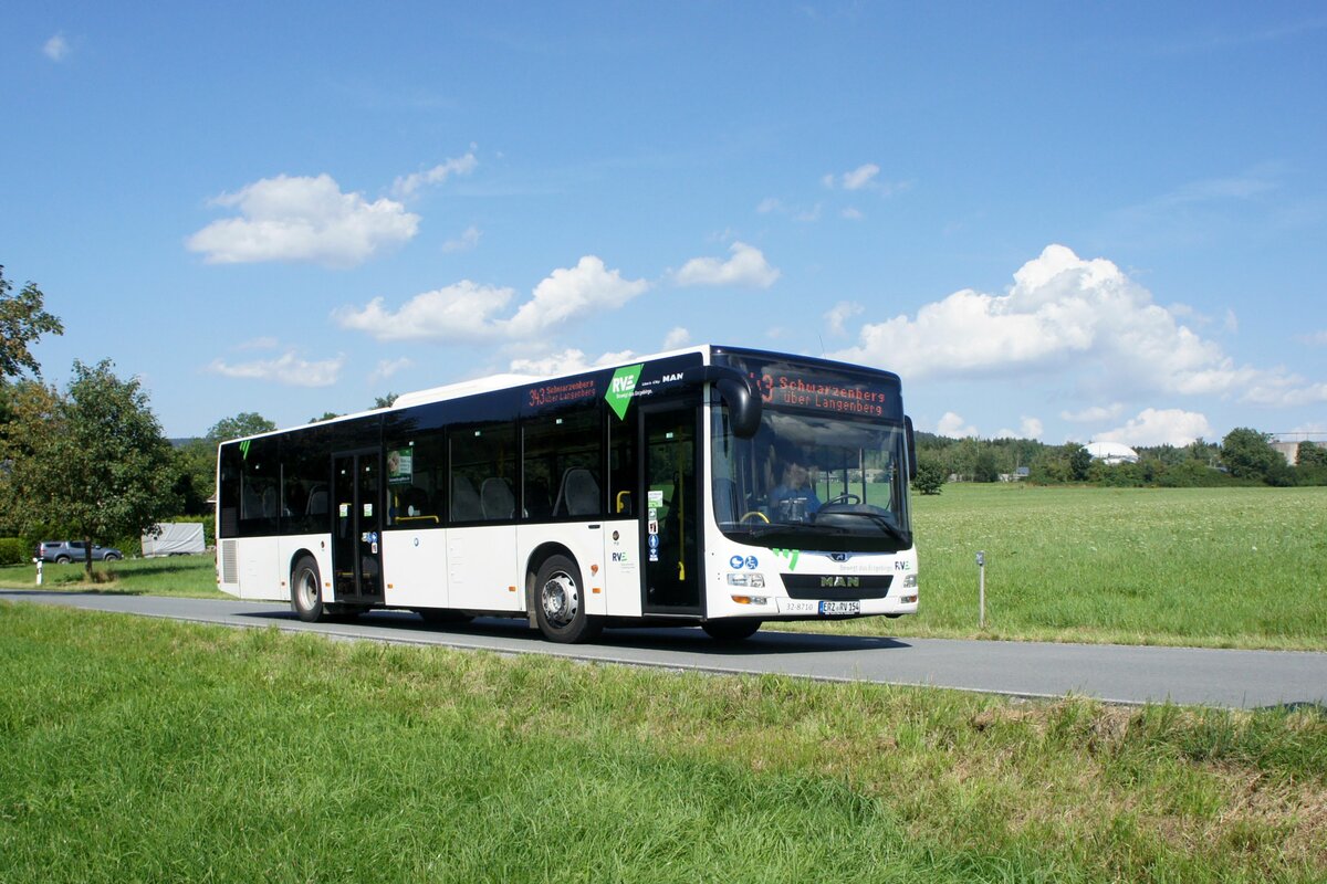Bus Erzgebirge: MAN Lion's City Ü (ERZ-RV 154) der RVE (Regionalverkehr Erzgebirge GmbH), aufgenommen im August 2023 in Waschleithe, einem Ortsteil der Stadt Grünhain-Beierfeld.