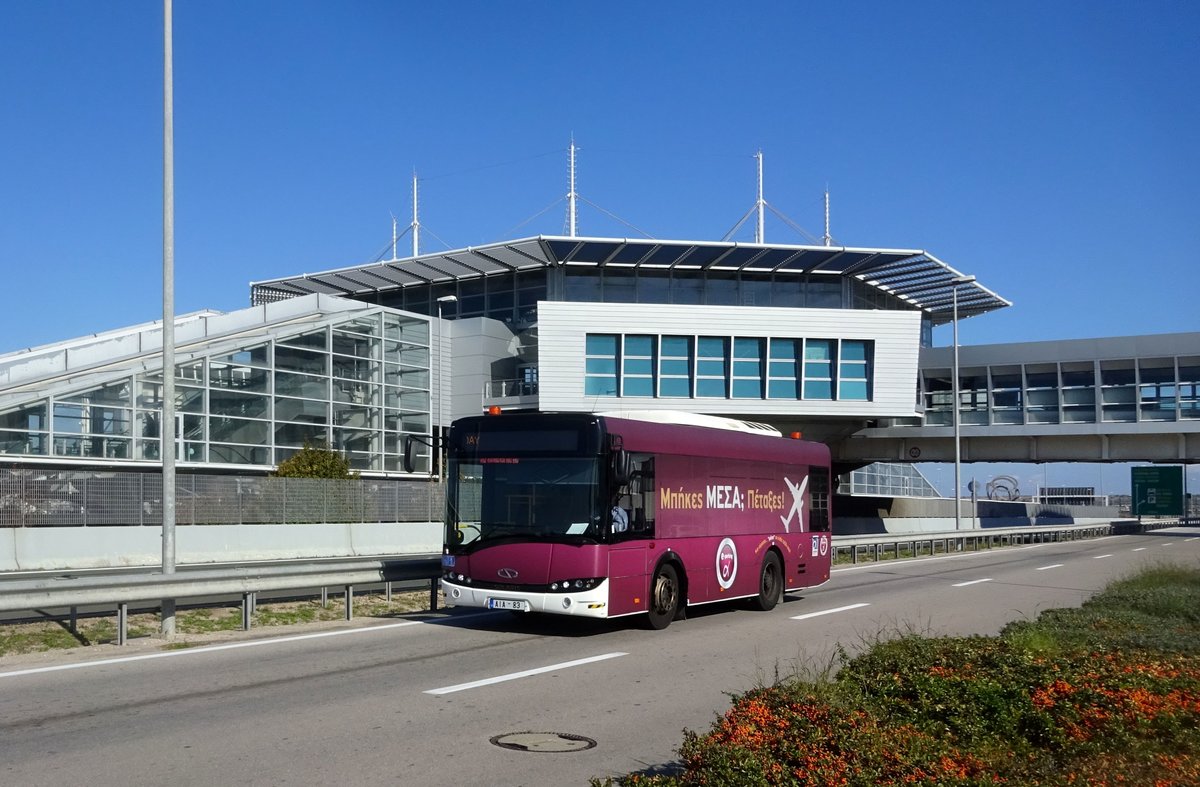 Bus Griechenland / Bus Athen: Solaris Urbino 8,6 (Solaris Alpino) des  Athens International Airport , aufgenommen im Februar 2018 am Flughafen von Athen.