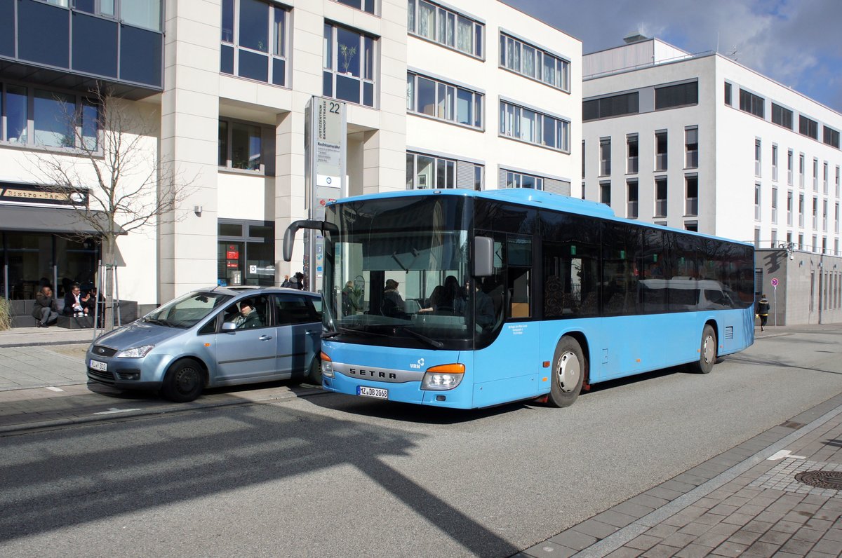 Bus Kaiserslautern / Verkehrsverbund Rhein-Neckar: Setra S 415 NF von DB Regio Bus Mitte GmbH (einem Zusammenschluß von Rheinpfalzbus, Saar-Pfalz-Mobil und Südwest Mobil seit August 2016), aufgenommen im Februar 2018 am Hauptbahnhof in Kaiserslautern.