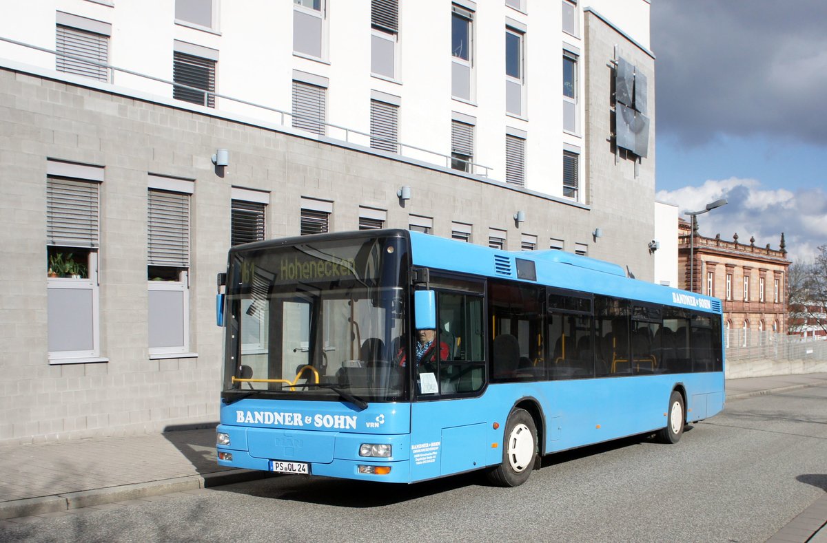 Bus Kaiserslautern / Verkehrsverbund Rhein-Neckar: MAN NL (PS-QL 24) vom Omnibusreiseverkehr Bandner & Sohn GmbH, aufgenommen im Februar 2018 am Hauptbahnhof in Kaiserslautern.
