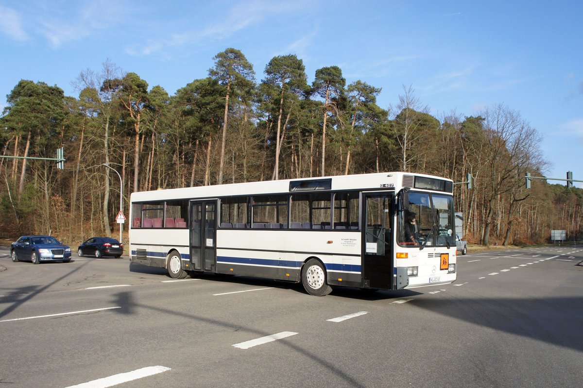 Bus Kaiserslautern / Verkehrsverbund Rhein-Neckar: Mercedes-Benz O 407 von Schary-Reisen GbR (Lackierung: SWEG - Südwestdeutsche Verkehrs-AG), aufgenommen im Februar 2018 im Stadtgebiet von Kaiserslautern.
