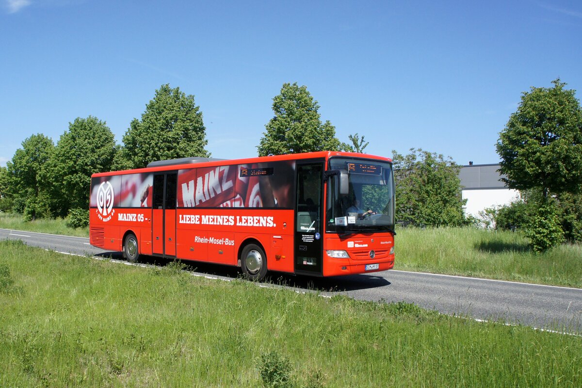 Bus Mainz / Bus Rheinland-Pfalz: Mercedes-Benz Integro (SIM-MY 57) der Bohr Omnibus GmbH, aufgenommen im Mai 2022 in Mainz-Hechtsheim.