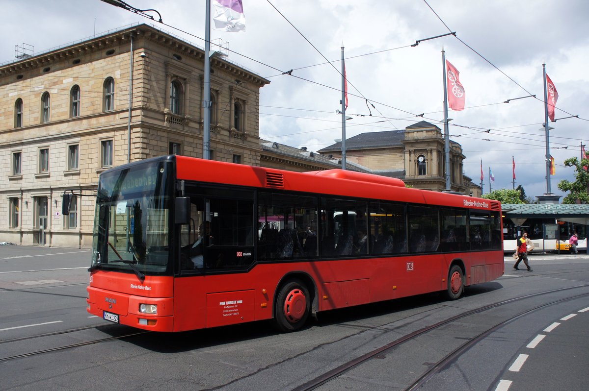 Bus Mainz: MAN NÜ vom Busunternehmen Wink Touristik GmbH, unterwegs im Auftrag des Omnibusverkehr Rhein-Nahe / Rhein-Nahe-Bus, aufgenommen im Juni 2016 am Hauptbahnhof in Mainz.