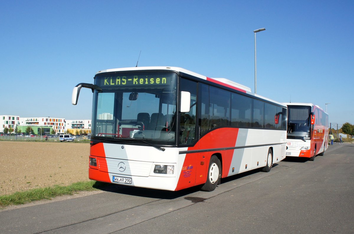 Bus Mainz: Mercedes-Benz Integro von Klas-Reisen GmbH & Co. KG, aufgenommen im Oktober 2017 in Mainz-Bretzenheim.