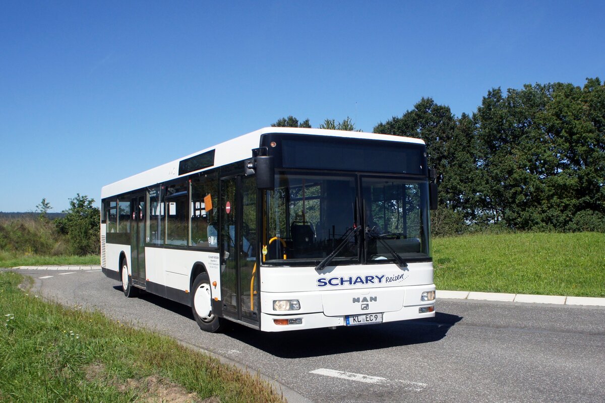 Bus Rheinland-Pfalz: MAN NL (KL-EC 9) von Schary-Reisen GbR, aufgenommen im September 2023 in Sembach, einer Ortsgemeinde im Landkreis Kaiserslautern.