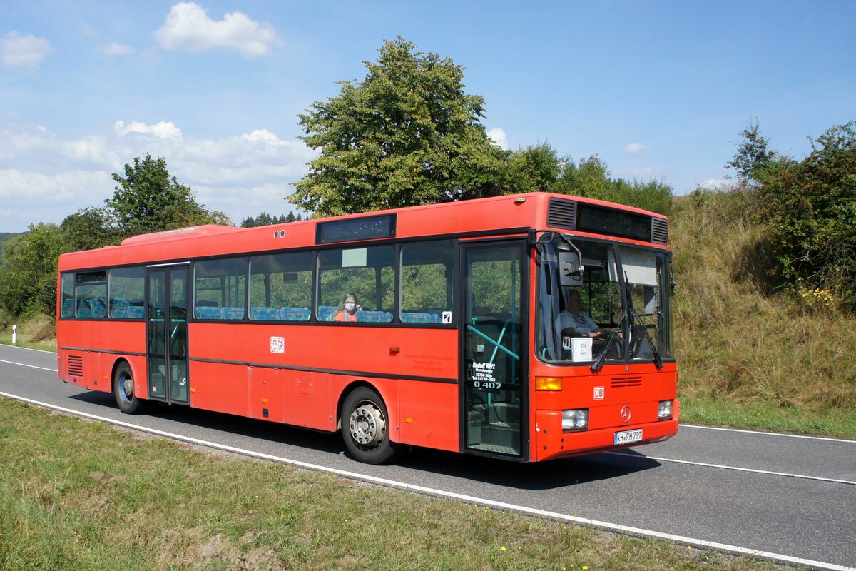 Bus Rheinland-Pfalz: Mercedes-Benz O 407 (KH-RH 789) der Rudolf Herz GmbH & Co. KG, aufgenommen im September 2021 in der Nähe von Sienhachenbach, einer Ortsgemeinde im Landkreis Birkenfeld.